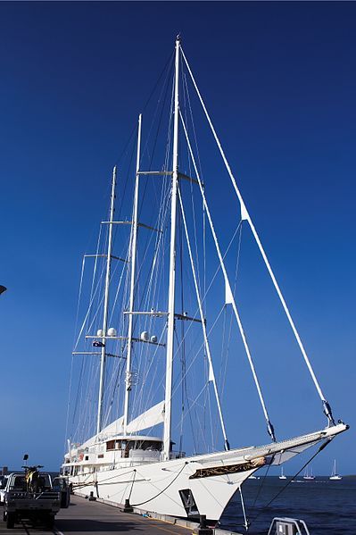 File:Athena yacht 1.jpg