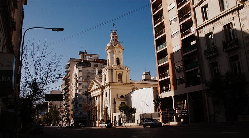 File:Av. Independencia 900.jpg