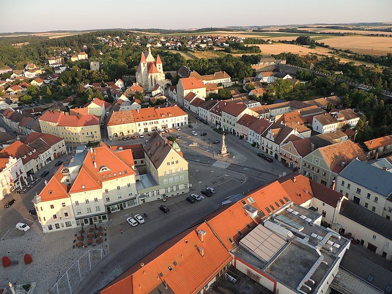 File:BallonfahrtEggenburg-Hauptplatz 201507120553.JPG