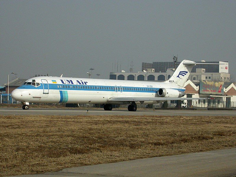 File:DC-9 UR-CBY.JPG