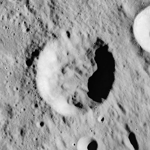 File:Hind crater AS16-M-0982.jpg