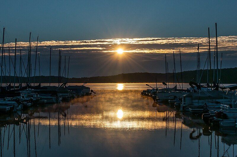 File:Lake Nockamixon Marina.jpg