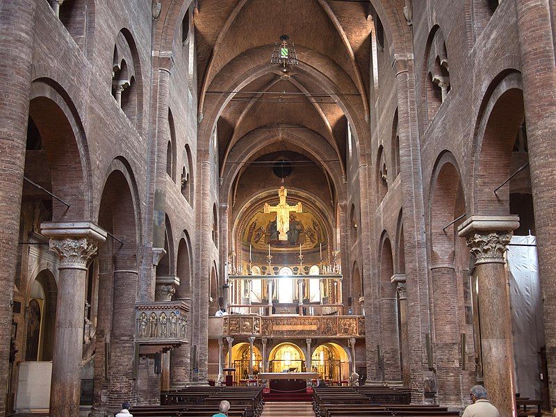 File:Modena Cathedral inside.jpg