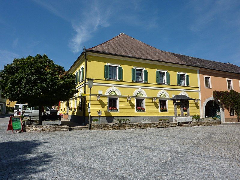 File:Nöchling Gasthaus.jpg