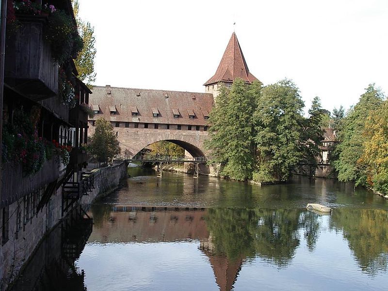 File:Nuernberg-fronfeste-und-kettensteg-v-O.jpg