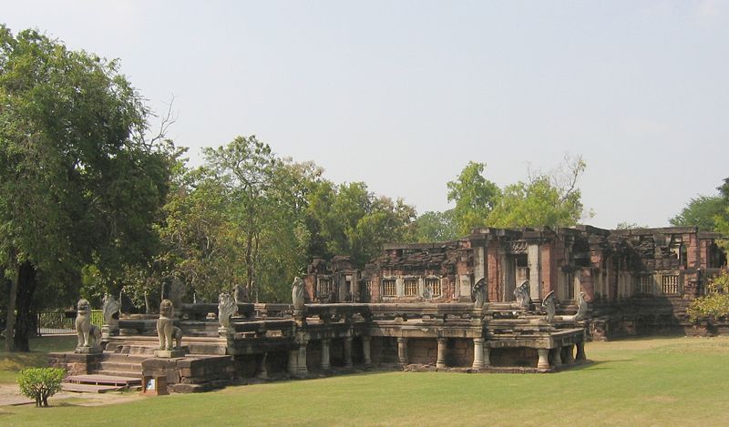 File:Phimai naga staircase.JPG