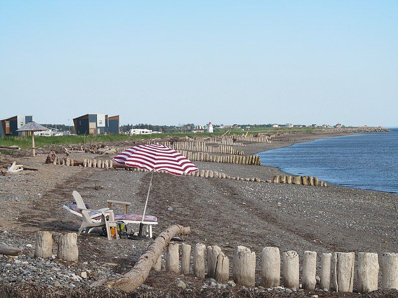 File:Plage Beaubassin.jpg