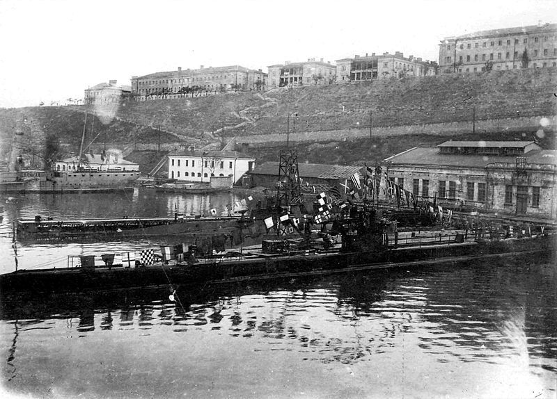 File:Politruk1922-1930Sevastopol.jpg