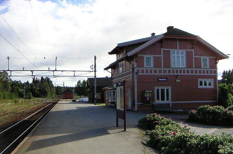 File:Raufoss railroad station.jpg