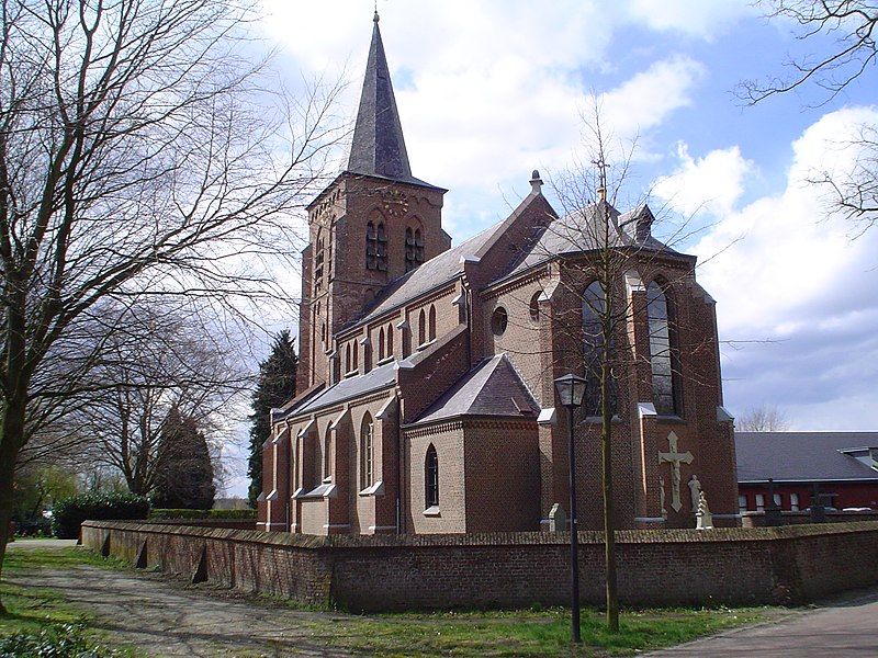 File:StLambertuskerk Vessem.jpg