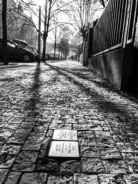 File:StolpersteinPRAHA1.jpg