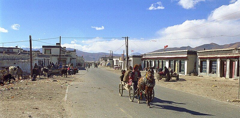 File:Tingri, Tibet.jpg