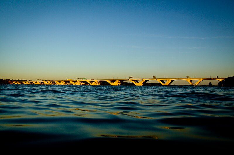 File:Wooddrow Wilson Bridge.jpg