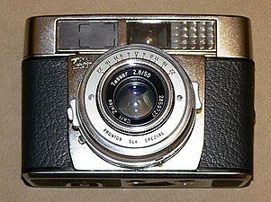 Carl Zeiss Tessar 50/2.8 lens on Zeiss Ikon Contessa camera.