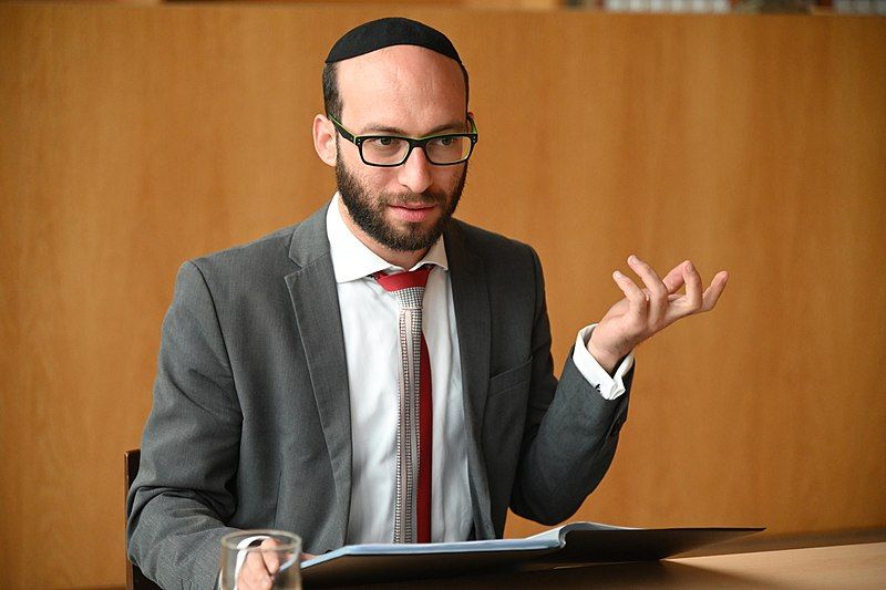 File:Akiva Weingarten 2019.jpg