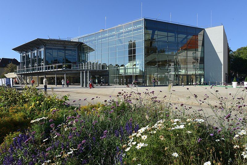 File:Außenansicht OsnabrückHalle.jpg