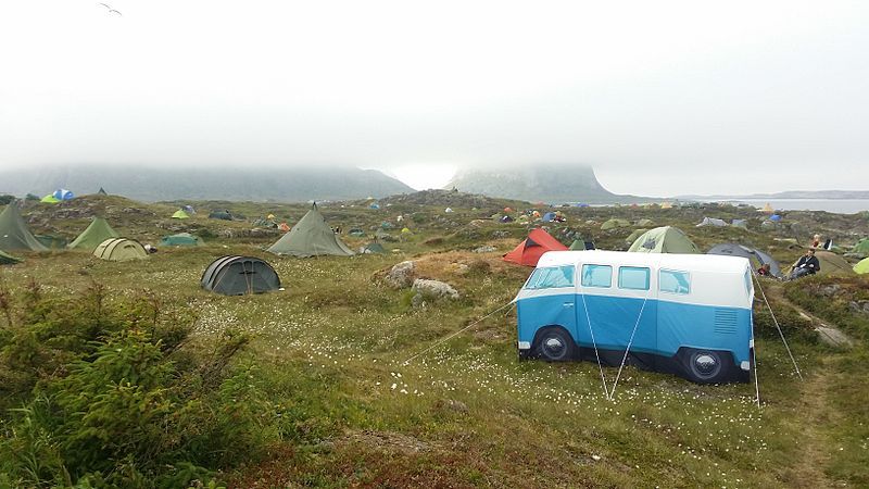 File:Campsite Træna.jpg