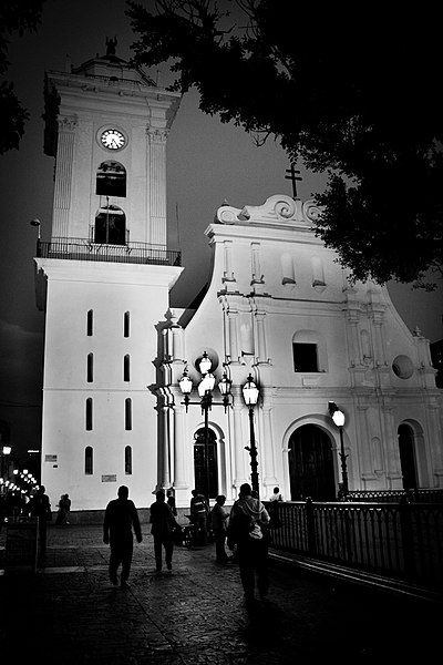 File:Catedral De Caracas..jpg