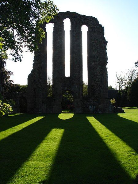 File:CroxdenAbbey(LindaBailey)Aug2006.jpg