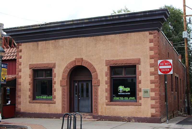 File:Flagstaff-Raymond-Bldg.jpg