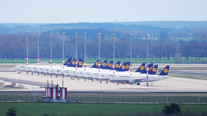 File:Flugzeuge.Lufthansa.P1056230.jpg