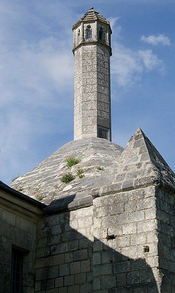 File:Fontevraud-l'Abbaye-Lanterne-France.JPG