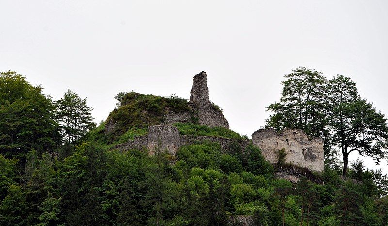 File:Hohenberg Burgruine 01.jpg