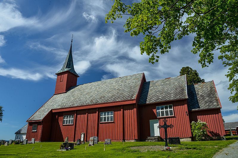 File:Leinstrand kirke sommer.jpg