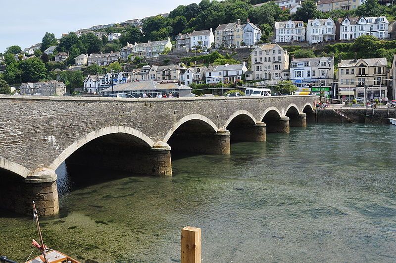 File:Looe Bridge (9911).jpg