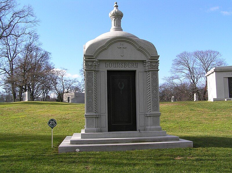 File:Lounsbery Tomb 2011.JPG