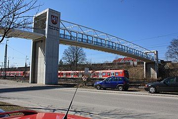 Footbridge in the southwestern part of the station.