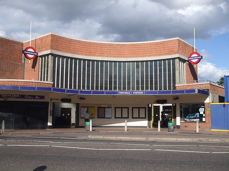 File:Perivale station building.JPG