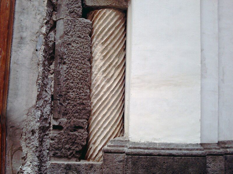 File:Pignatelli colonna.jpg