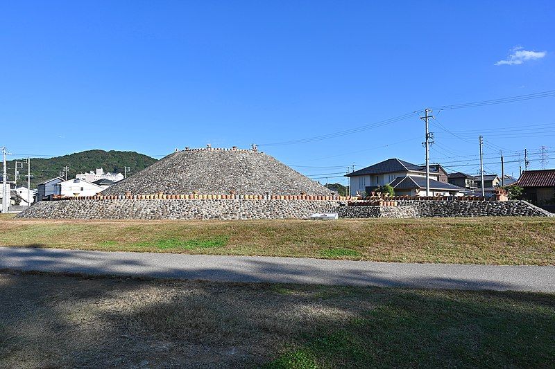 File:Shidami otsuka kofun.jpg