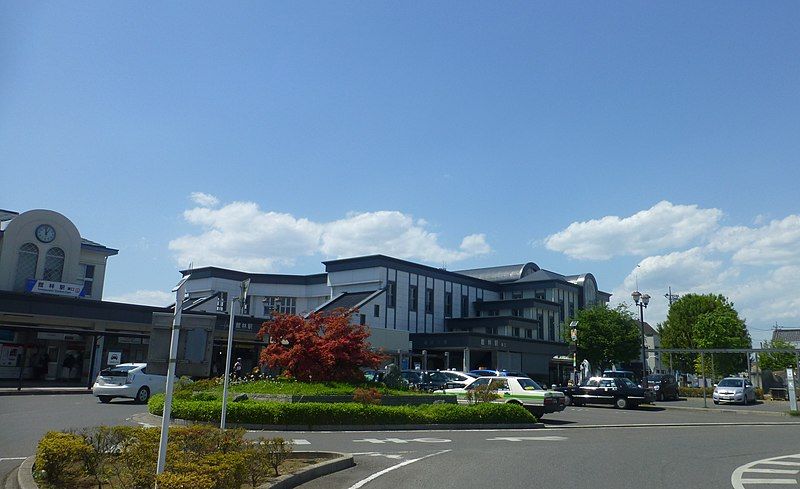 File:TatebayashiStationBuilding-zoomout-2016-5-5.jpg