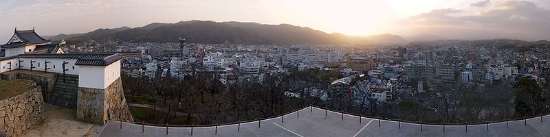 File:Tsuyama Castle01s5s5000.jpg