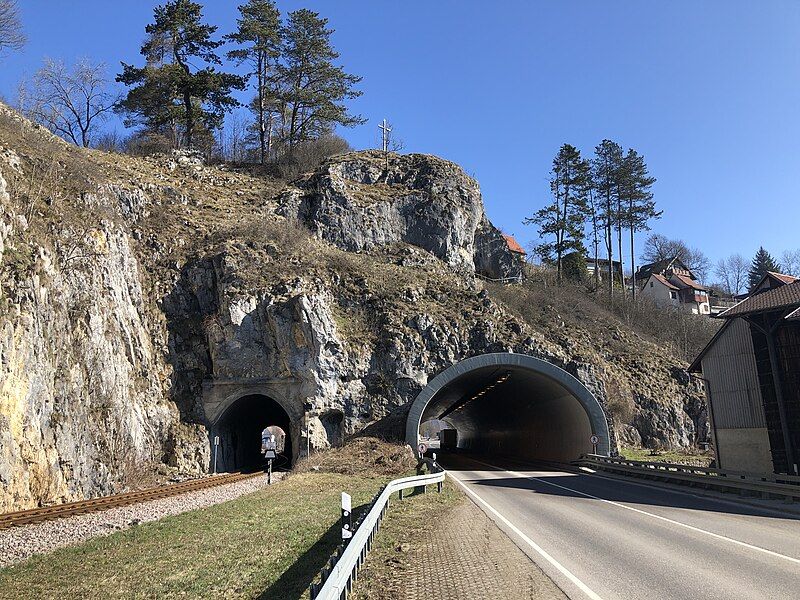 File:Tunnels in Veringenstadt.jpg