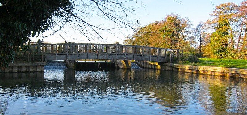 File:Weir bridge.jpg