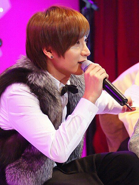 File:091218 Leeteuk Sukira.jpg