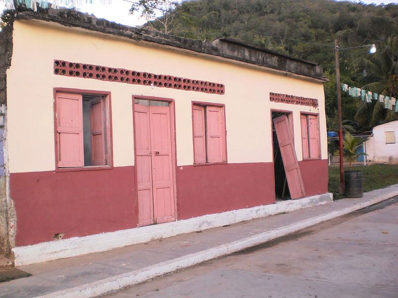 File:Casa muy linda.JPG