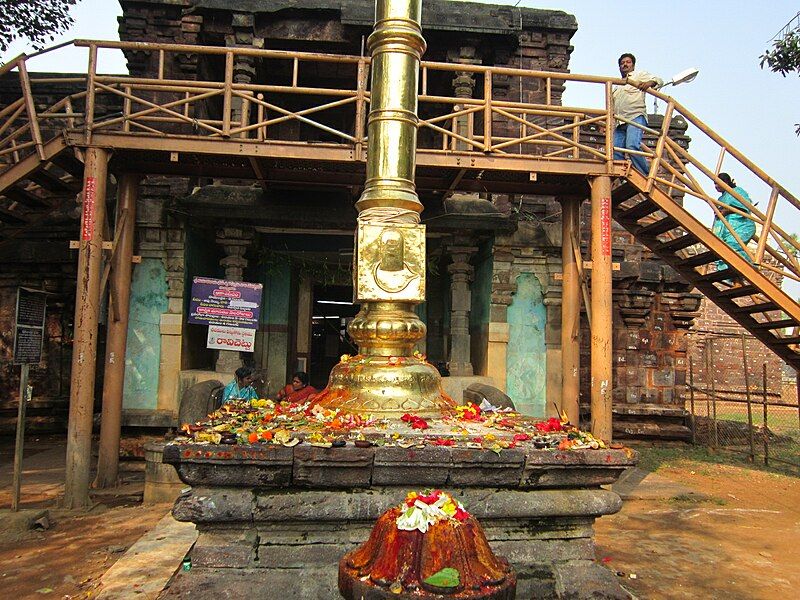 File:Dvajastambam-kumararama Bhimesavara temple,samalkota.jpg