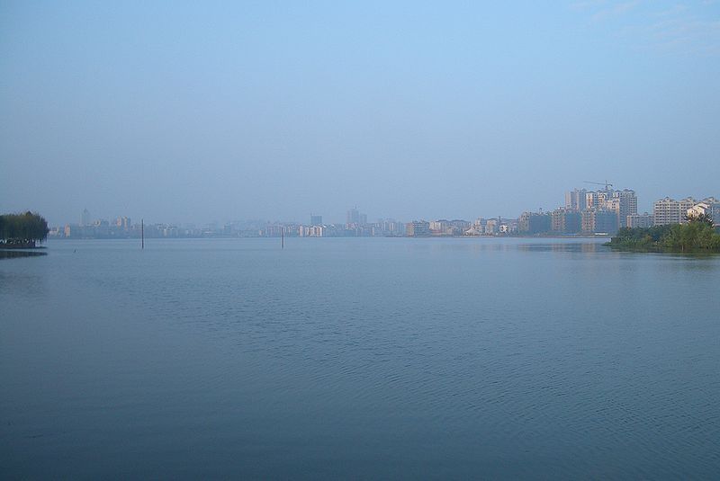 File:Ezhou-city-lake-0111.jpg