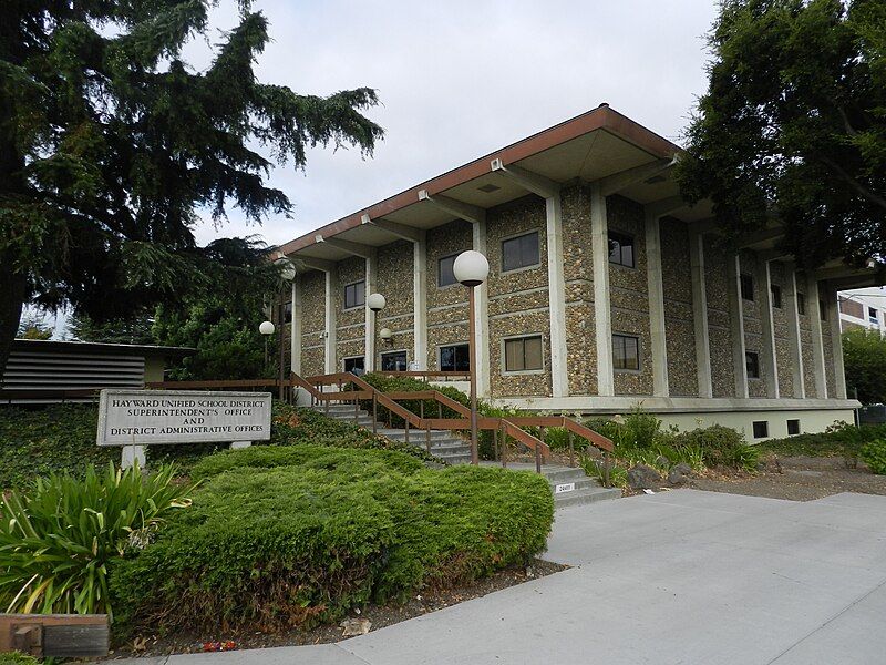 File:Haywardunifiedschooldistrictoffice.jpg