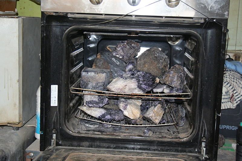 File:Heating Blue John.JPG