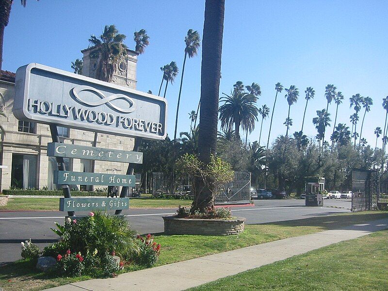 File:HollywoodForeverCemetary01.jpg