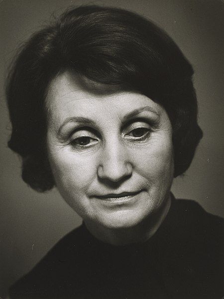 File:Iris-Kahari-1967.jpg