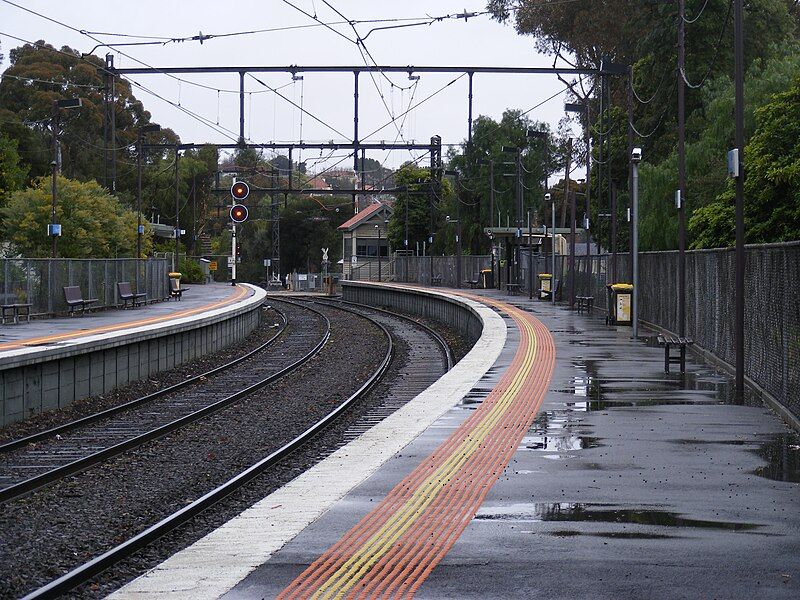 File:Kooyong Railway Station.JPG