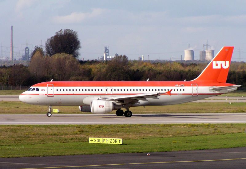 File:LTU-Austria A320-200 OE-LTU.jpg