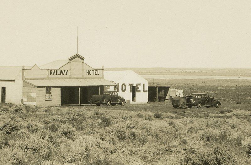 File:Lake-Austin-township-Murchison-region-of-Western-Australia-c-1950-DETAIL.jpg