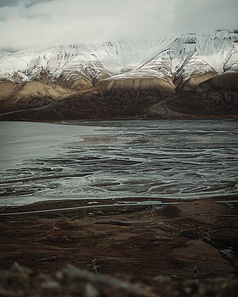 File:Longyearbyen outskirts.jpg